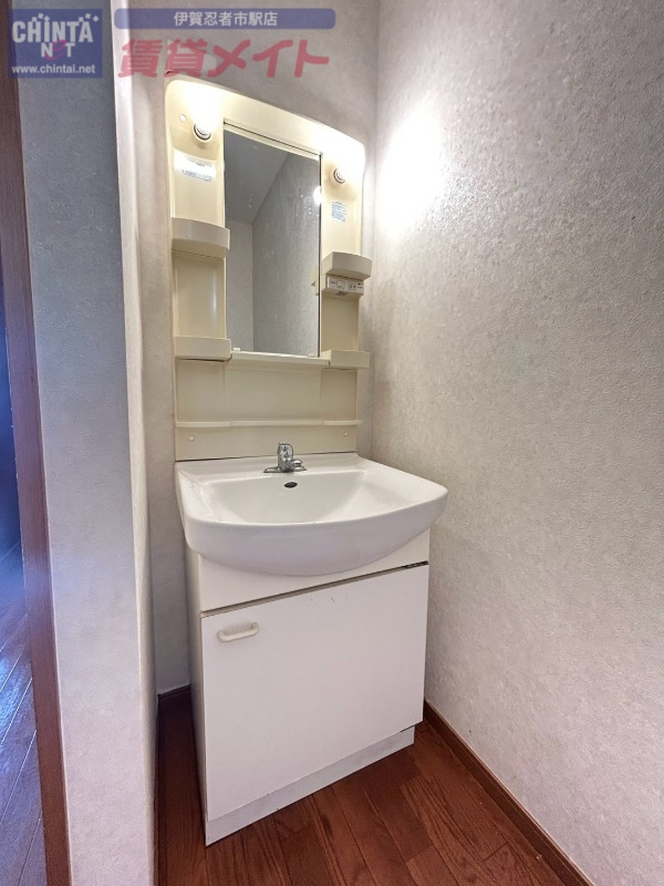 洗面設備　同型参考写真