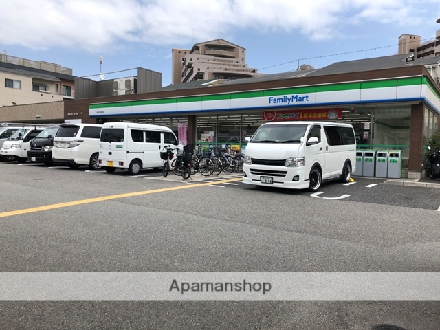 コンビニ　ファミリーマート（コンビニ）まで825m