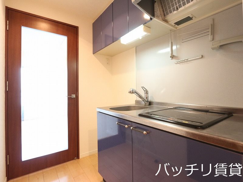 キッチン　写真は同タイプの別室参考写真になります。