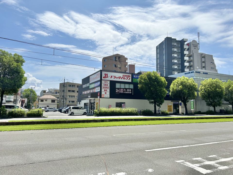 ドラックストア　ドラッグイレブン下荒田店（ドラッグストア）まで450m
