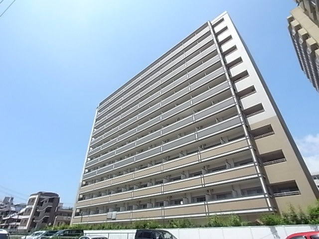 建物外観　全室南向きのお洒落な外観です。