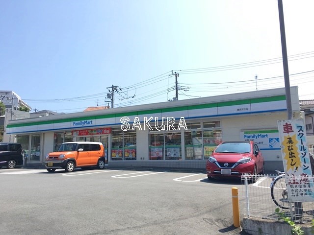 コンビニ　ファミリーマート 鶴見荒立店（コンビニ）まで154m