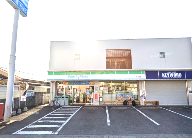 コンビニ　ファミリーマート 新松田店（コンビニ）まで579m