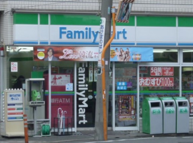 コンビニ　ファミリーマート市谷台町店（コンビニ）まで372m