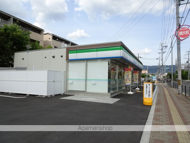 コンビニ　ファミリーマート（コンビニ）まで427m