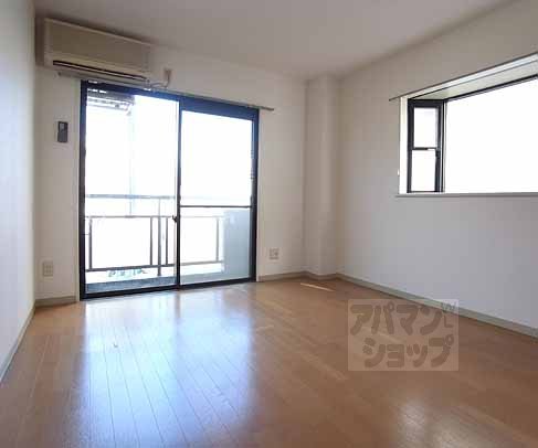 居室・リビング　広々とした部屋です。