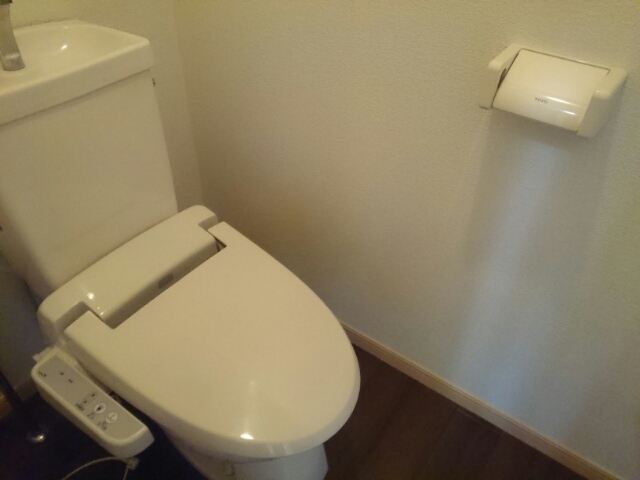 トイレ　ウォシュレット付き