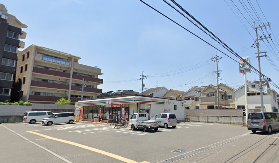 コンビニ　セブンイレブン柏原大県4丁目店（コンビニ）まで811m
