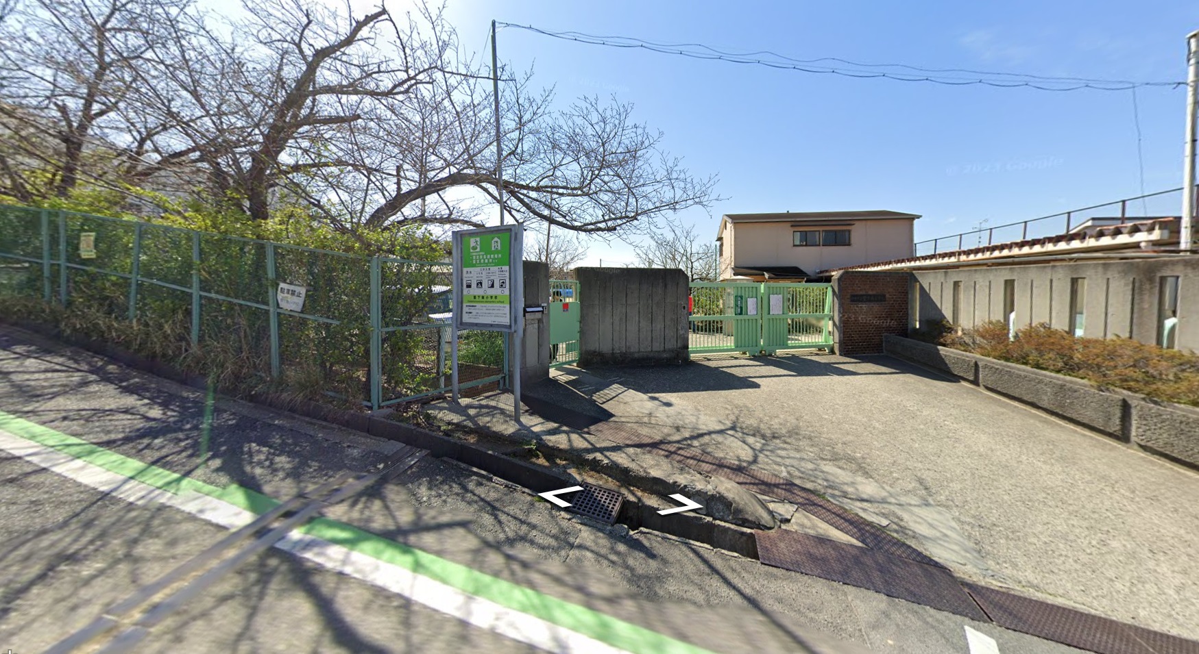 小学校　柏原市立堅下南小学校（小学校）まで100m
