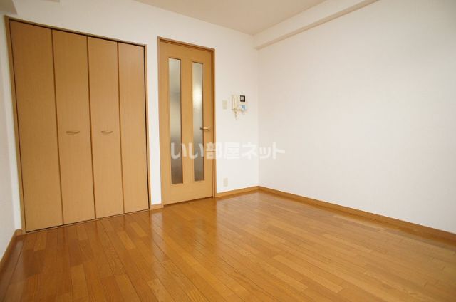 1K Mansion in Kawaguchi, Saitama — photo 3 of 3