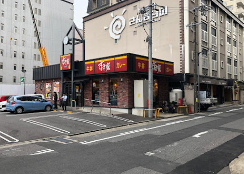 飲食店　すき家 伏見通り栄店（飲食店）まで137m