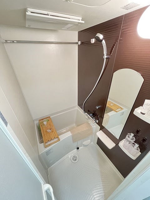 バス・シャワールーム　落ち着いた空間のお風呂です