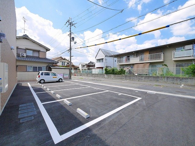 駐車場　駐車場に車を止められます