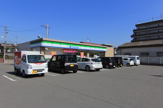 コンビニ　ファミリーマート　松山古川西店（コンビニ）まで120m