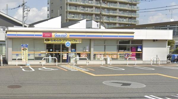 コンビニ　ミニストップ草加瀬崎店（コンビニ）まで988m