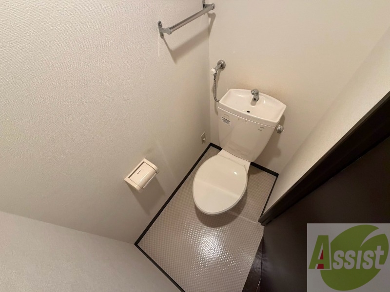 トイレ　こちらはトイレです。清潔感があり、安心して使用できます。