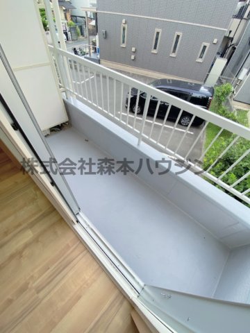 バルコニー　※反転タイプ別室の写真となります。 　設備内容や色調など相違