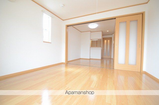 豊橋鉄道東田本線 赤岩口駅 バス乗車時間：5分 最寄りバス停で下車 徒歩3分 2階建 築21年の居間写真