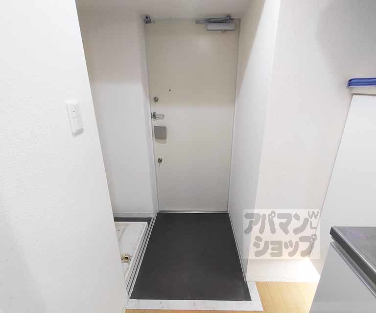 プレサンスNEO京都烏丸の玄関写真