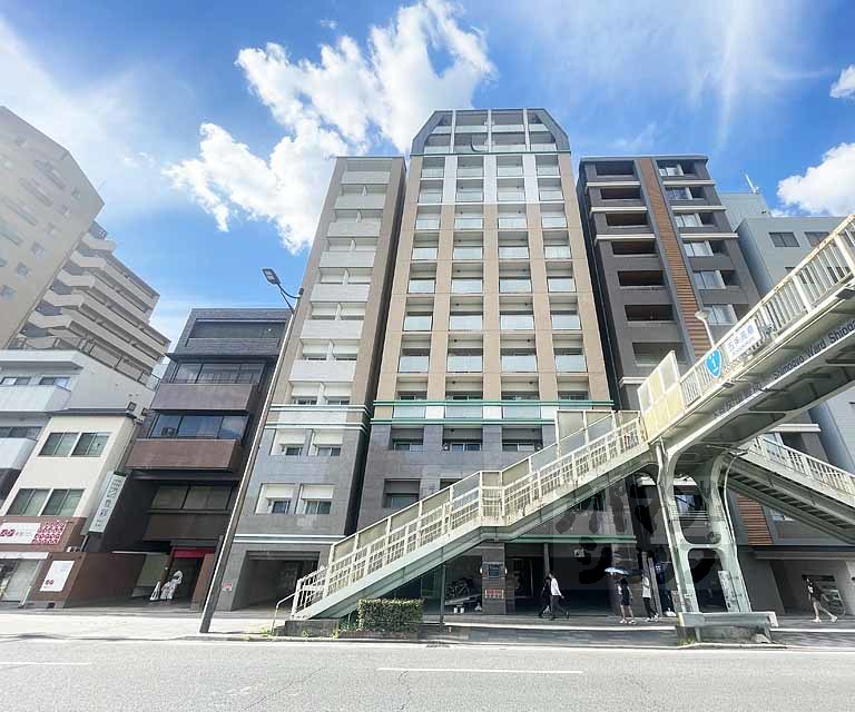 プレサンスNEO京都烏丸の外観写真