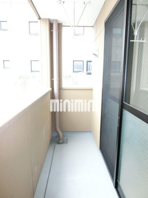 バルコニー　南向きで日当たりのいいベランダです。