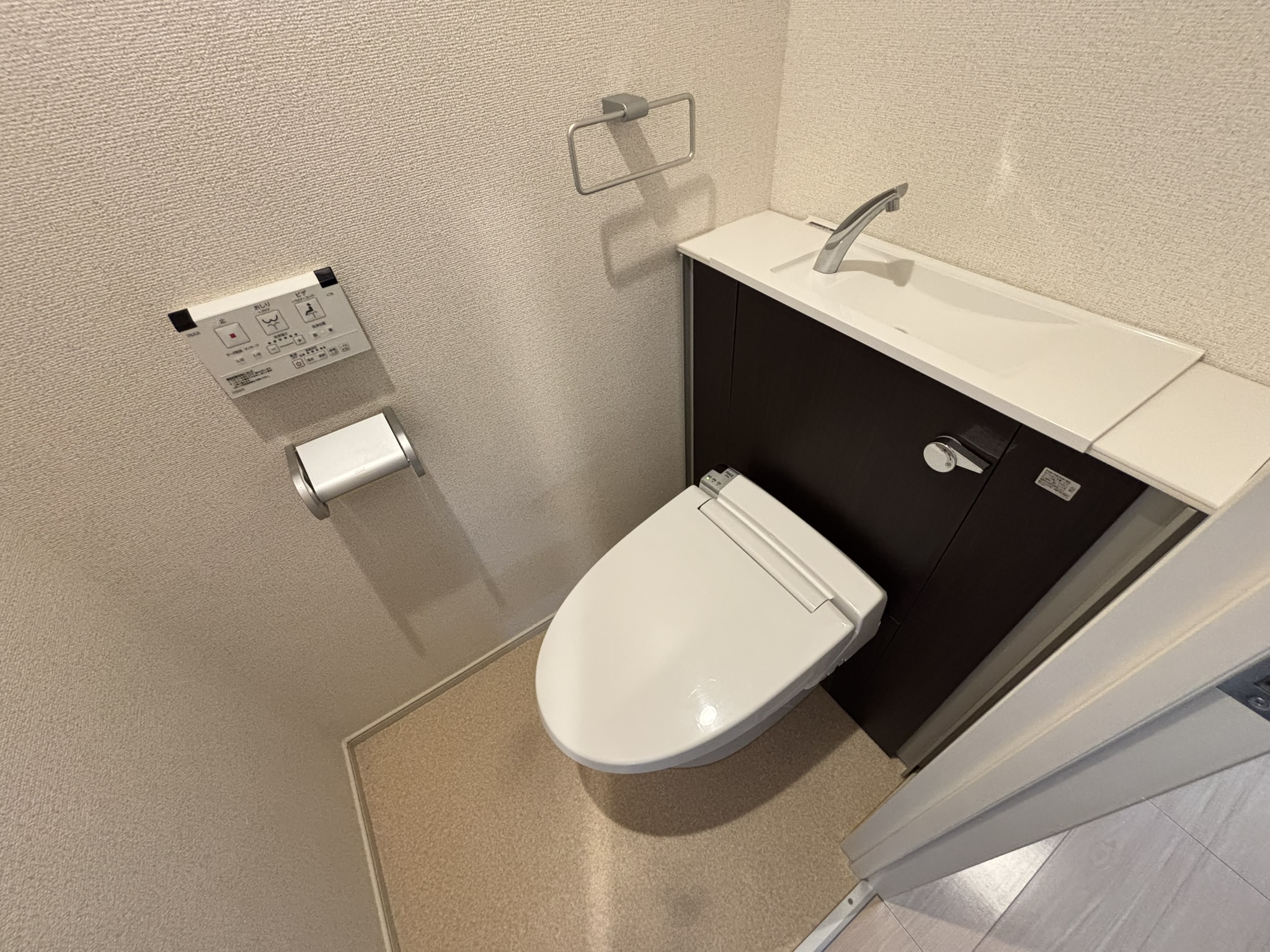 仙台市地下鉄東西線 薬師堂駅 徒歩8分 8階建 築8年のトイレ写真
