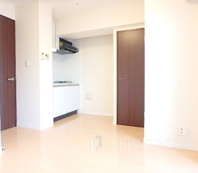 アヴァンツァーレ川崎EASTの居間写真