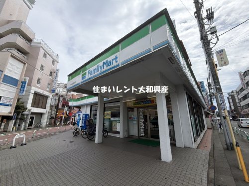 コンビニ　ファミリーマート 南林間駅前店（コンビニ）まで231m