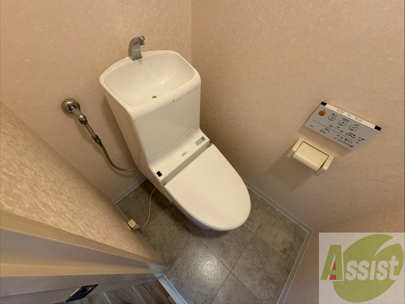 トイレ　こちらはトイレです。清潔感があり、安心して使用できます。