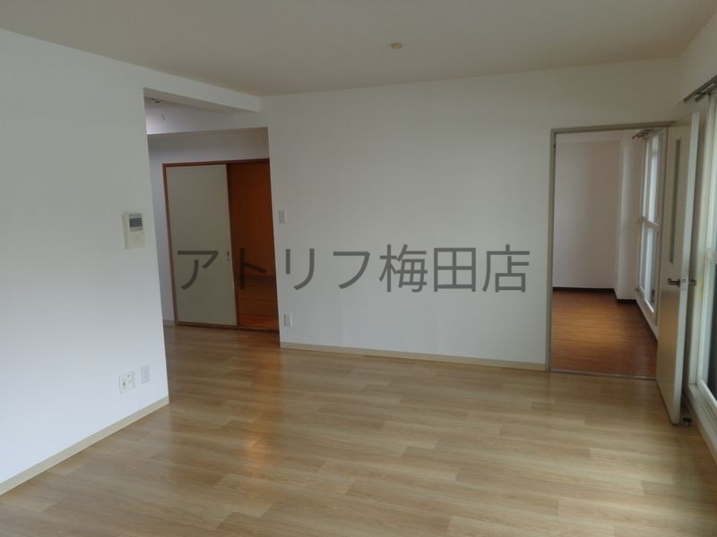 地下鉄長堀鶴見緑地線 松屋町駅 徒歩2分 8階建 築35年の居間写真