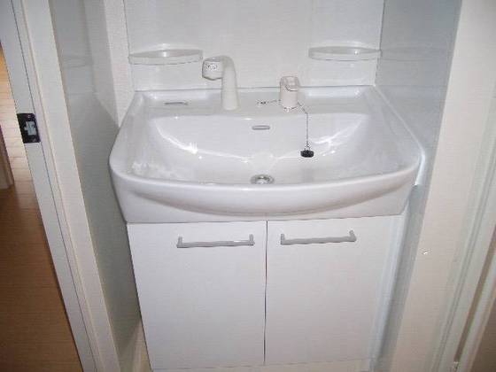 洗面設備　※別の部屋の写真です。