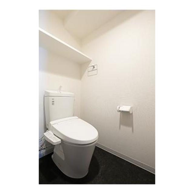トイレ　※写真は同タイプ住戸です。