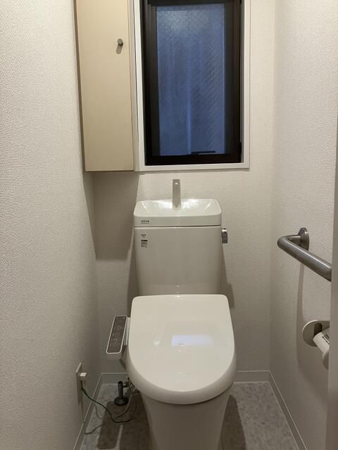 都営大江戸線 光が丘駅 徒歩9分 3階建 築29年のトイレ写真