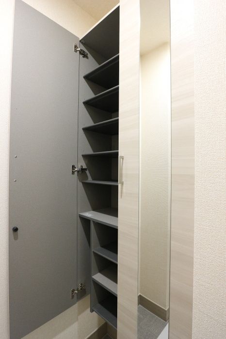 玄関　収納もある玄関です