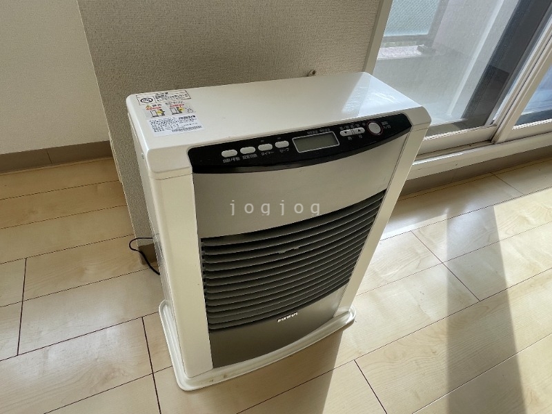その他設備　冬はあったか石油ストーブです。