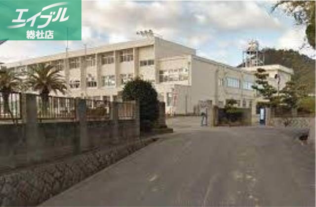 中学校　浅口市立鴨方中学校（中学校）まで1479m