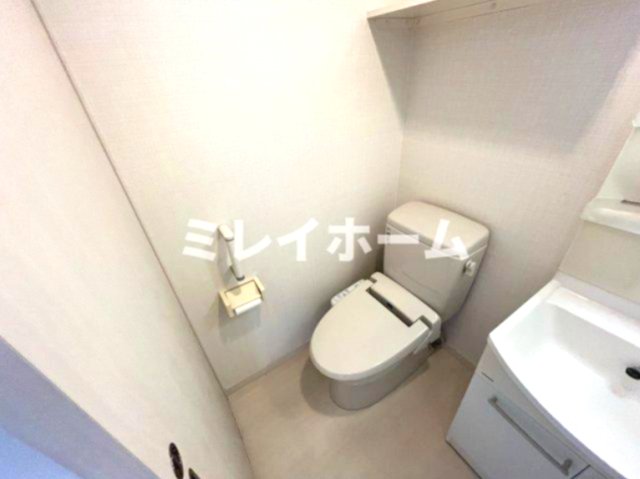 トイレ　同建物内、別のお部屋の参考写真になります。