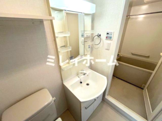 洗面設備　同建物内、別のお部屋の参考写真になります。