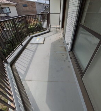 みなとみらい線 元町・中華街駅 バス乗車時間：20分 最寄りバス停で下車 徒歩4分 3階建 築39年の内装写真