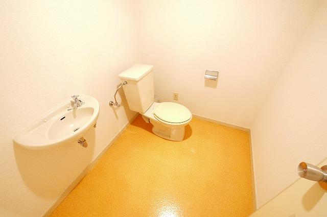 トイレ　落ち着いたトイレです