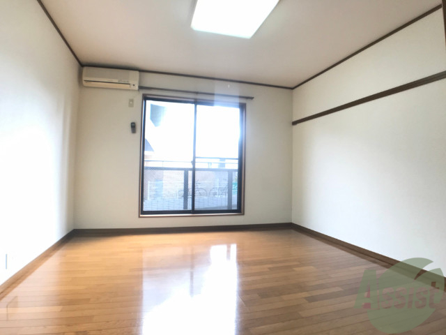 居室・リビング　明るい光が差し込む素敵なお部屋ですね～。