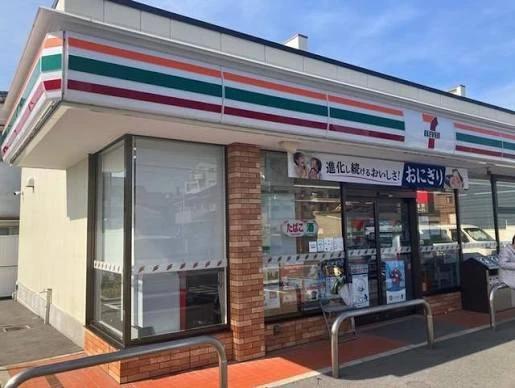 コンビニ　セブンイレブン 堺百舌鳥梅町3丁店（コンビニ）まで157m