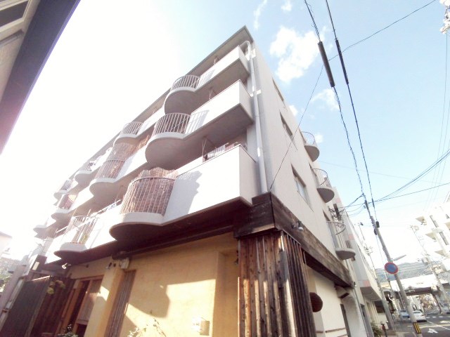 建物外観　ＪＲ・阪神・阪急線利用可能。