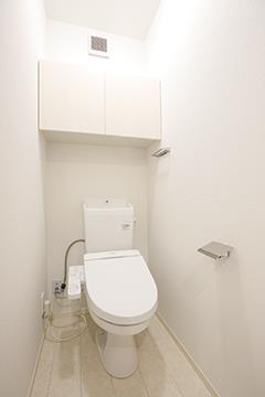 小田急線 代々木八幡駅 徒歩8分 3階建 築8年のトイレ写真