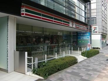コンビニ　セブンイレブン日本橋本町1丁目店（コンビニ）まで152m