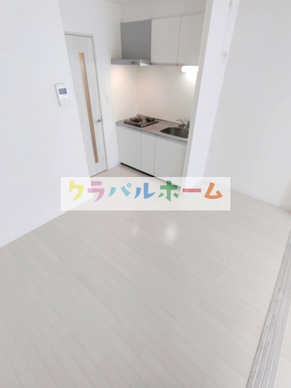ＪＲ東海道本線 東淀川駅 徒歩3分 8階建 築12年の居間写真