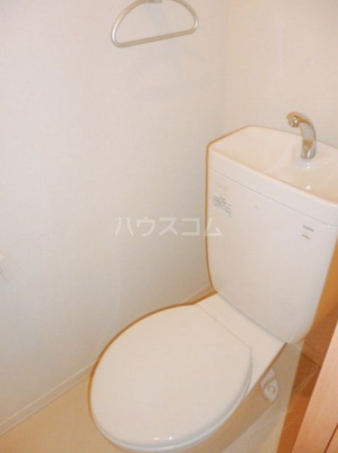京成押上線 四ツ木駅 徒歩8分 3階建 築19年のトイレ写真