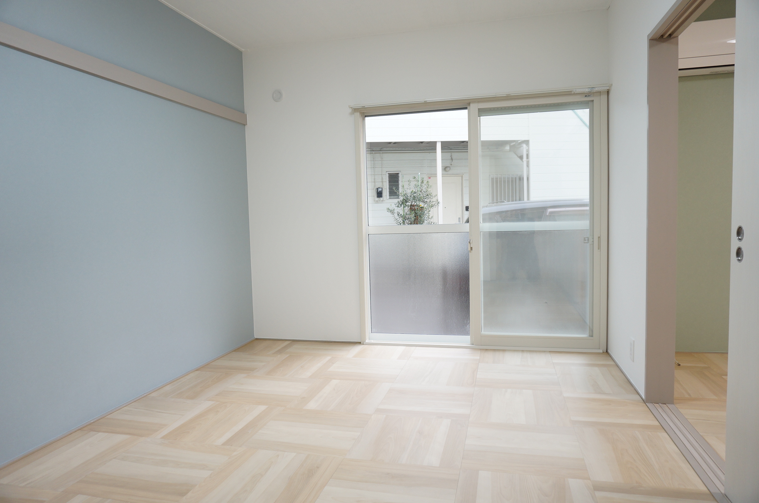 その他部屋・スペース　全居室洋室・壁一面アクセントクロス。