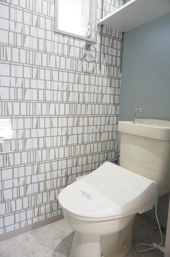 トイレ　温水洗浄便座付いています。