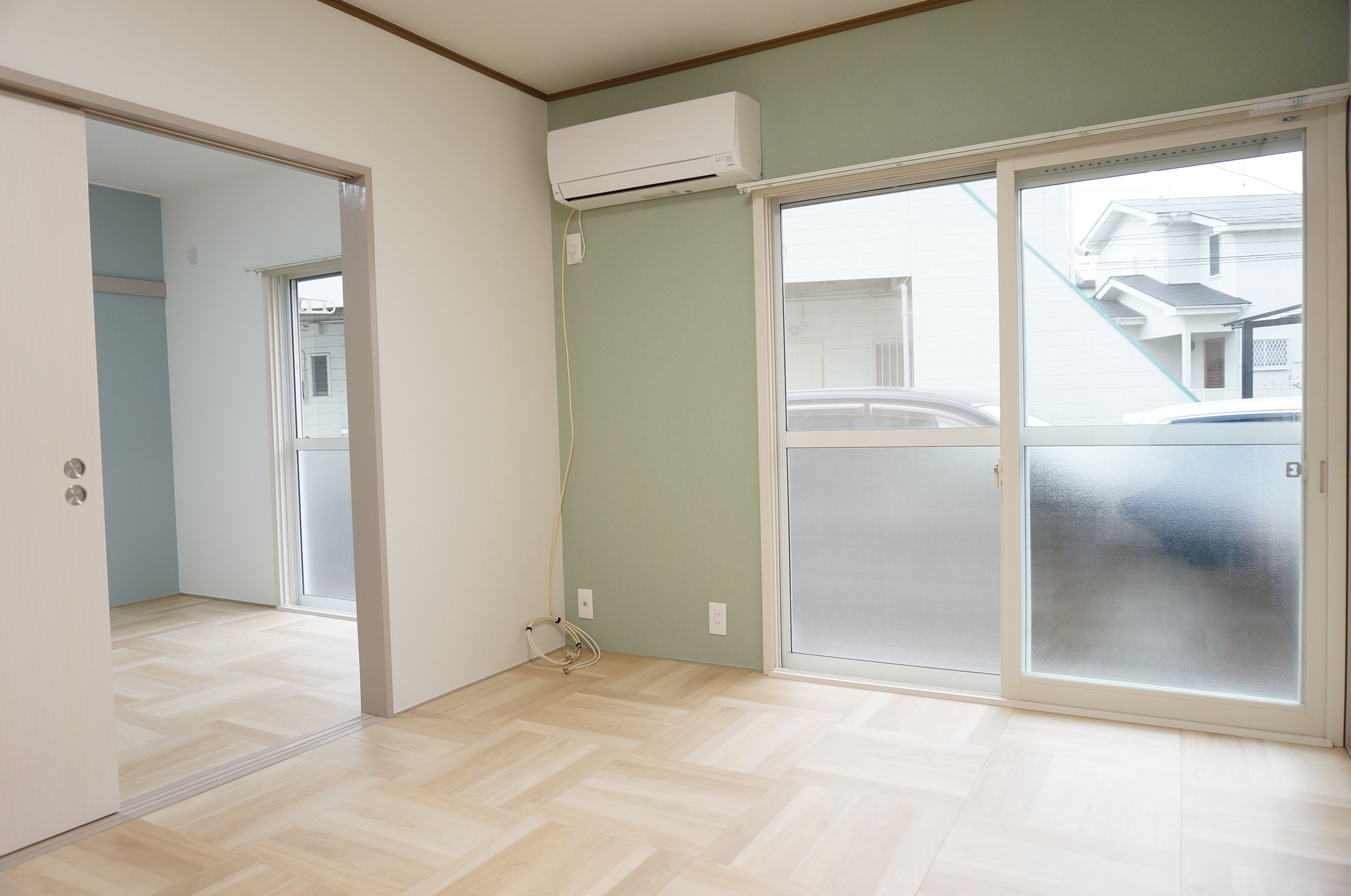 居室・リビング　西側洋室エアコン１台付。